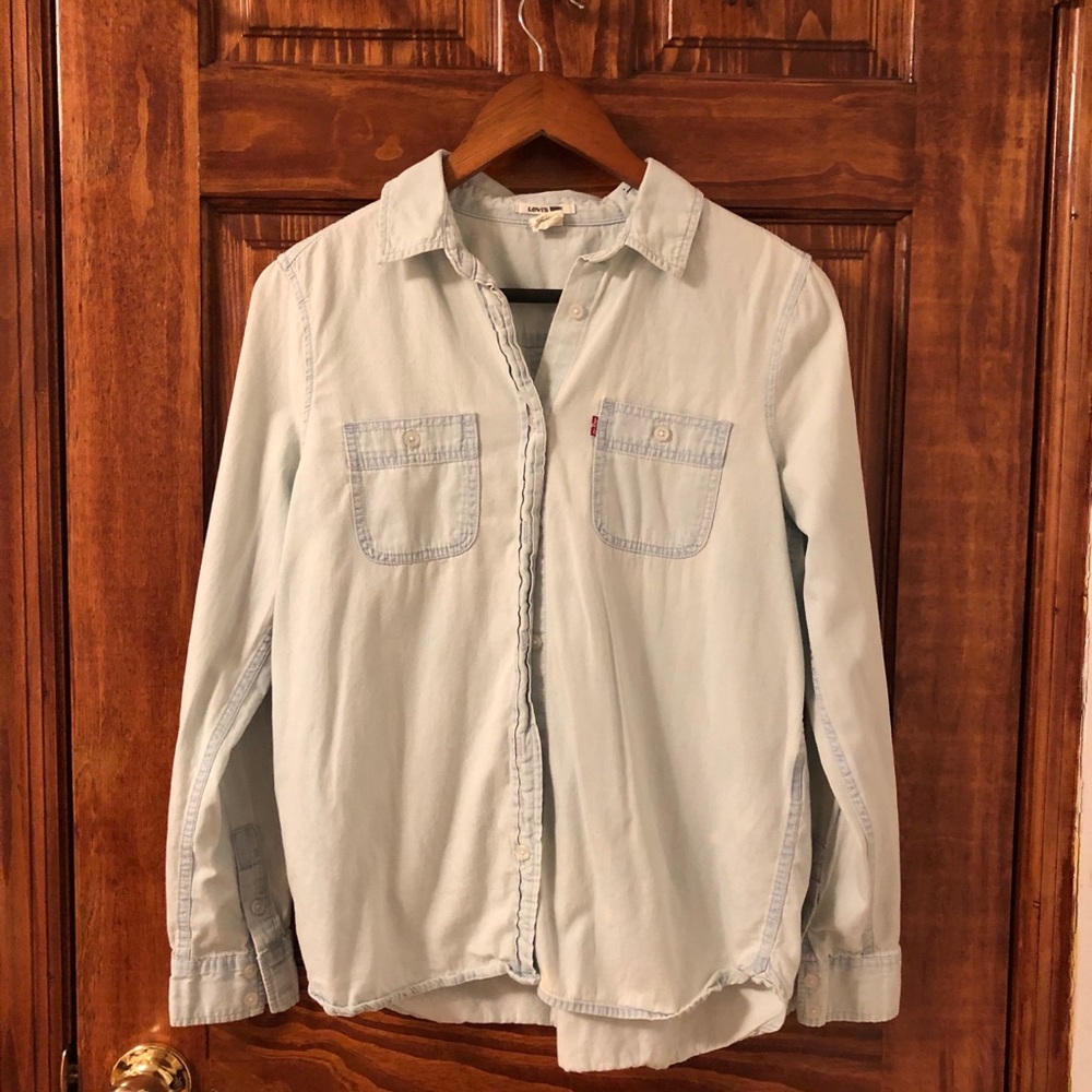 Levi’s Light Wash Denim Button Down Shirt
